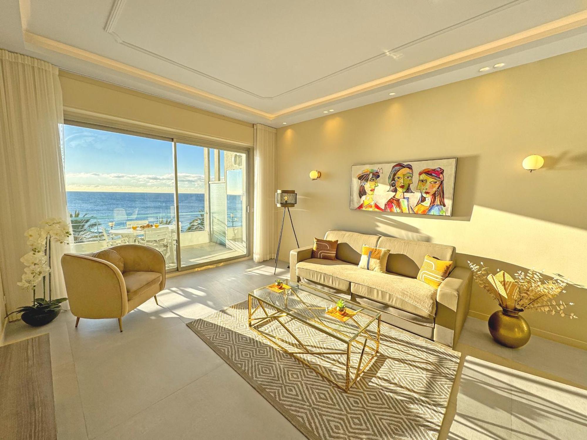 Sea Front Promenade Apartment Nizza