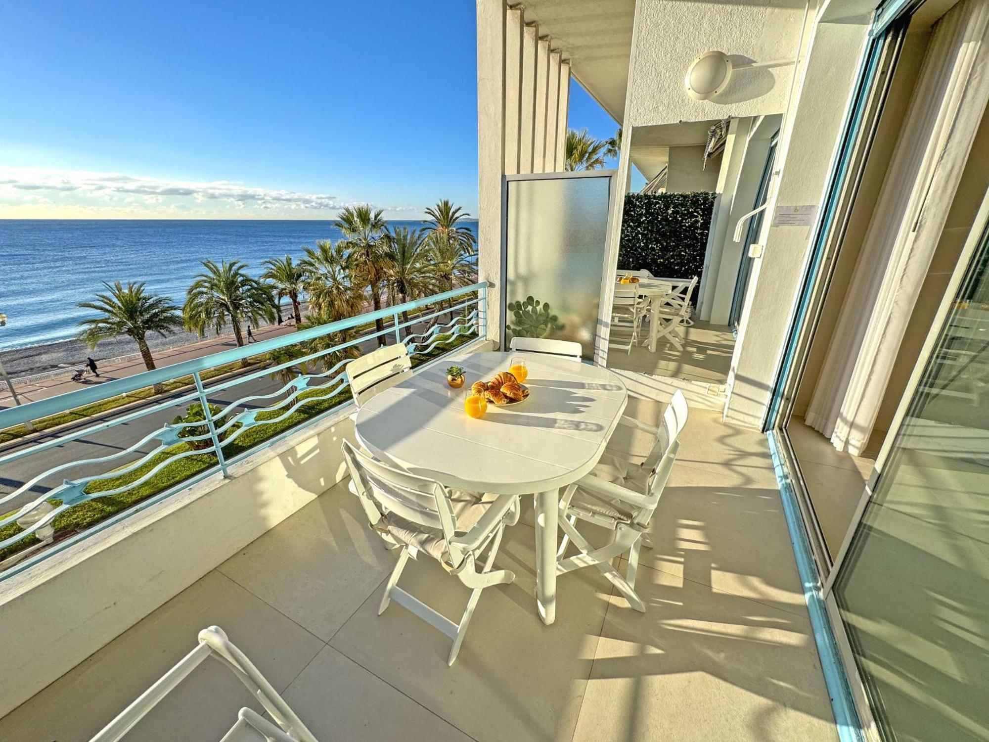 Sea Front Promenade Apartment *